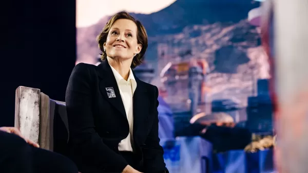Sigourney Weaver auf Grogu: Hearts bei Star Wars Celebration stehlen