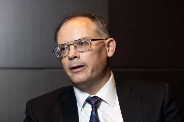 史诗的蒂姆·斯威尼（Tim Sweeney）决心击败苹果和谷歌